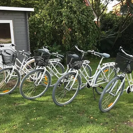 „de Peerstall“ Mit Fahrraedern, *